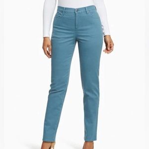 NWT‎ Gloria Vanderbilt Tapered Leg Classic Rise Jeans Size 12 Short